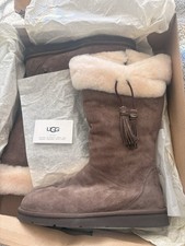 UGG Plumdale Boots Size 8.5