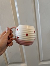 B&M Strawberry Ribbed Mug |