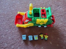 Wow Fiction Dustbin Lorry Truck Comes With 2 Figures And 3 Different Bins
