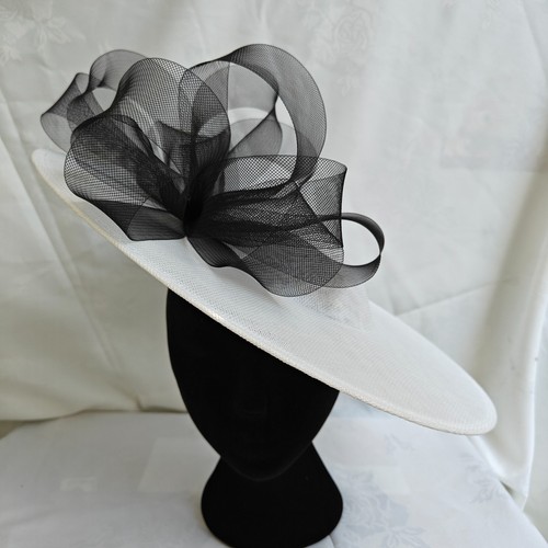 Pure white black wide - white, brim