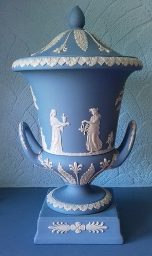 Wedgwood pale blue white - pale,