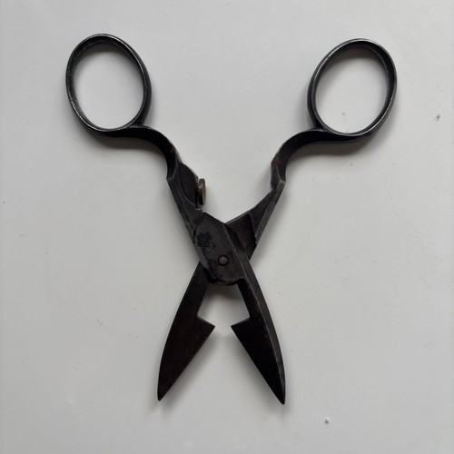 Vintage button hole scissors - hole,