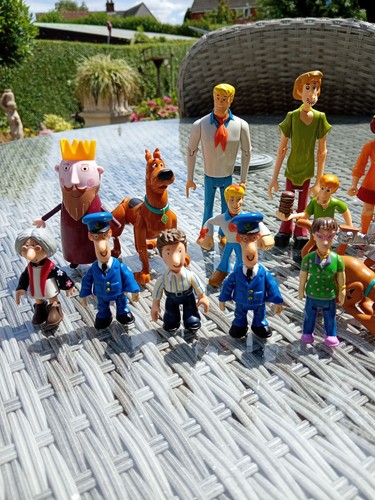 Small toy bundle - scooby, doo