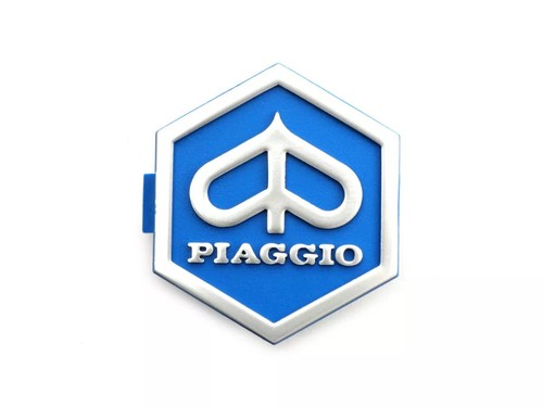 Piaggio horn cover badge - 'piaggio',