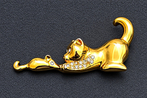 Gold tone cat - cat, brooch
