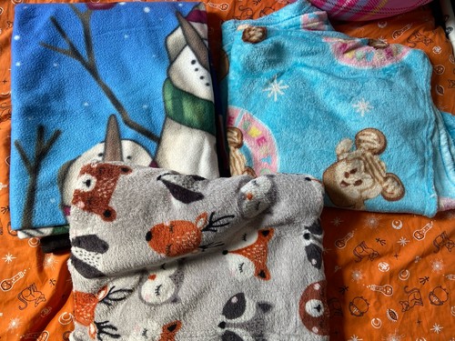 Blankets throws bundle of - /, 3