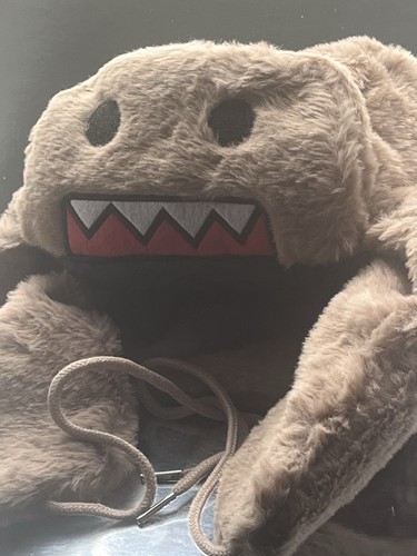 Wolfy greyish brown - brown, domo