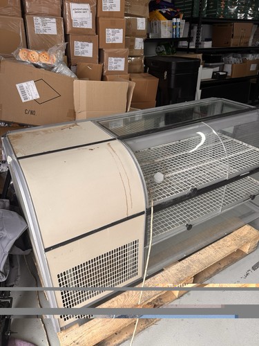 Lincat refrigerated curved - refrigerated,