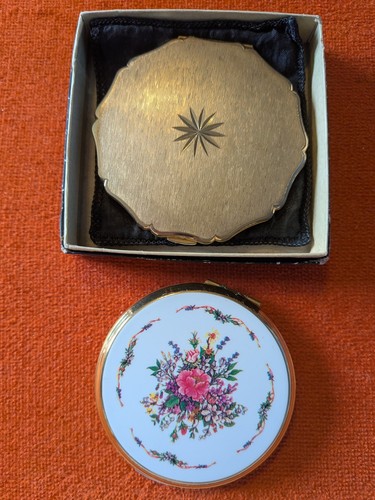 Two pretty vintage stratton - vintage,