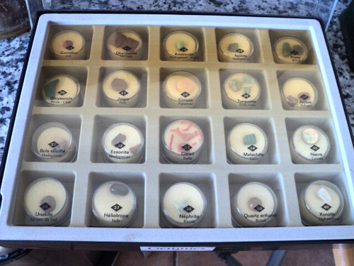Vintage world gemstones - 20,