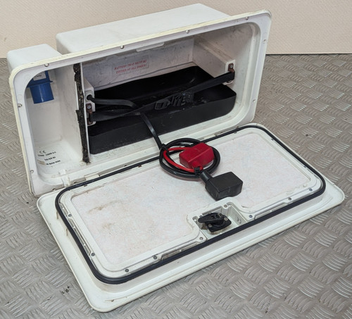 Battery box housing with 12v