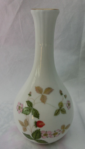 Wedgwood wild strawberry bone - wedgwood,