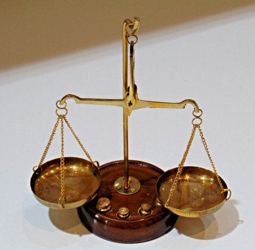 Weight justice showpiece - weight,