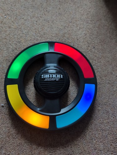 Hasbro simon swipe - hasbro, electronic