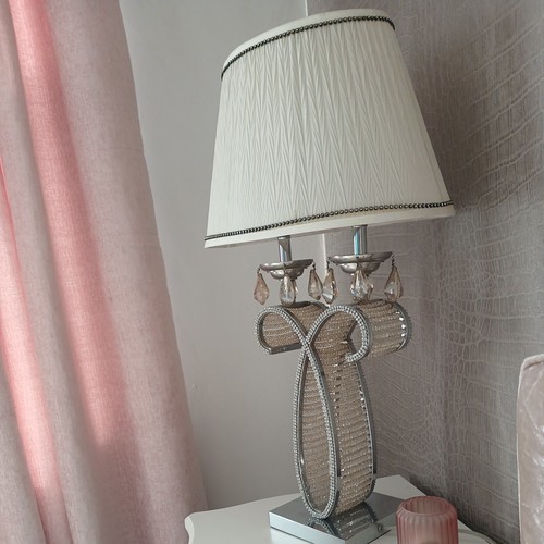 Large beautiful table - , lamps