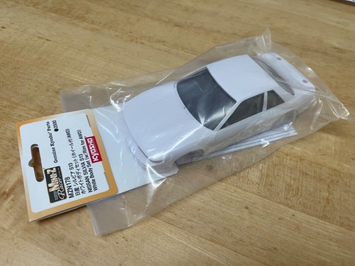 Kyosho mini 27 - 1/27, nissan