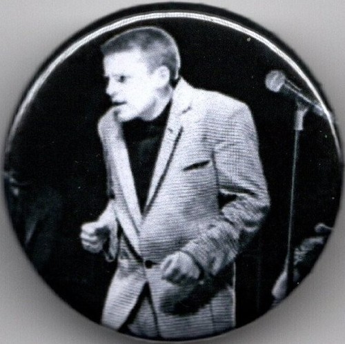 Suggs pin badge 25mm madness - suggs,