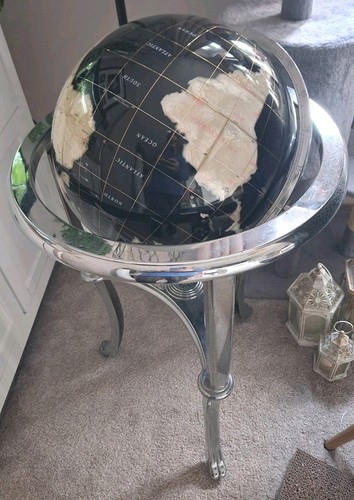 Globe free standing mother - globe,