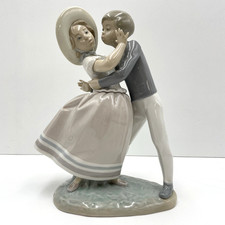 Lladro Waltz Time Boy Kissing Girl Figurine 4856                            B14