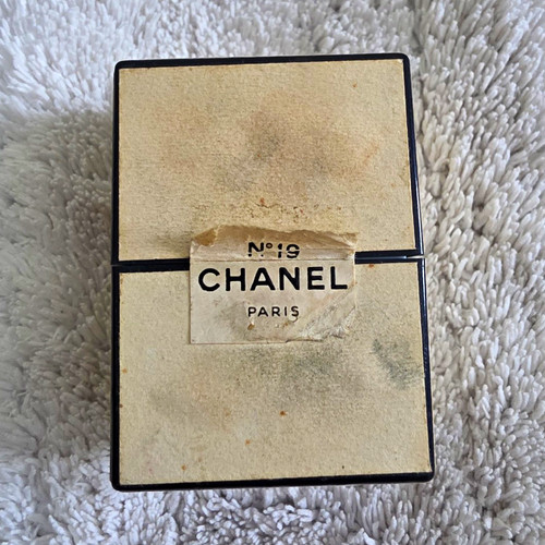 Empty vintage chanel - empty,