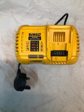 Dewalt 18-54v Fast Charger. DCB 118 Good Working Condition 