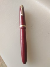 Vintage Parker Duofold fountain pen in burgundy with 14k gold nib and gold trim