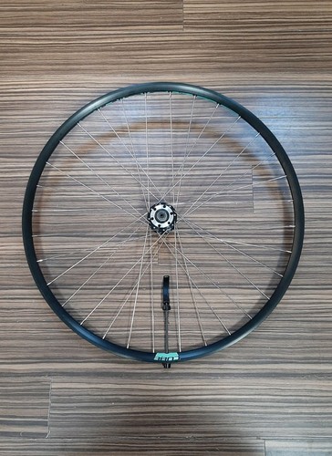 Cube 29er 700c - disc, front