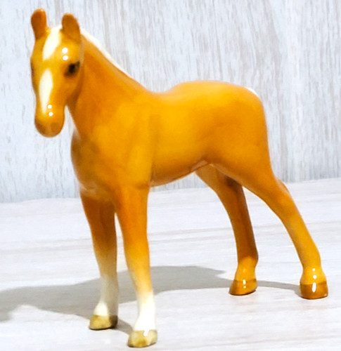 Beswick small palomino foal - beswick,