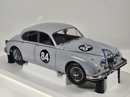Model icons 1962 - 1:18, combs