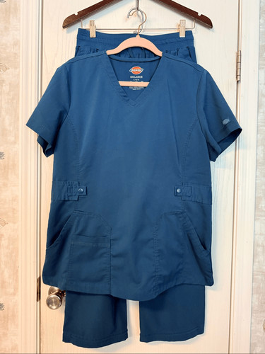 Scrub set