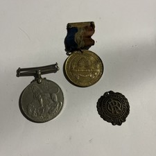 C536 Medals BEESTON Nottingham (see Bee Hive) + Ww2 Service + ww1 service 