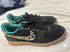 Nike Trainers Black with Green