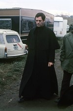 Marcello Mastroianni dressed