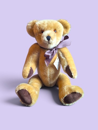 The old fashioned teddy bear - fashioned,