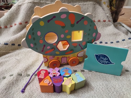 The night garden wooden - night,