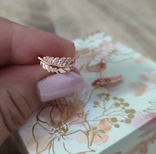 Unwanted gift stud - stud, pink