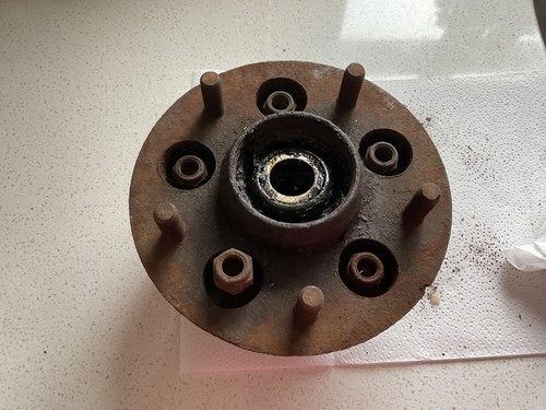 Front wheel hub for - wheel,
