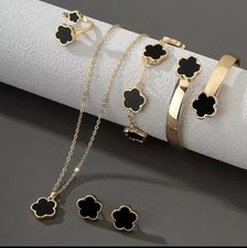 Gold Leaf Clover Jewellery Set