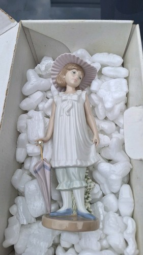 Vintage nao lladro figurine - vintage,