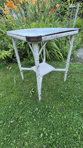 Vintage side table lloyd - lloyd, loom