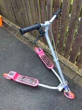 Scissor Scooter 3 wheel wiggle tri slider. Handle Bar brake. Ages 6-9 Years.