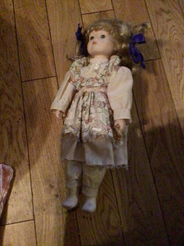 Lovley porcelain doll preowned - porcelain,