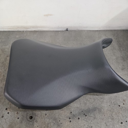 Suzuki gsr 750 - 2014, sitze