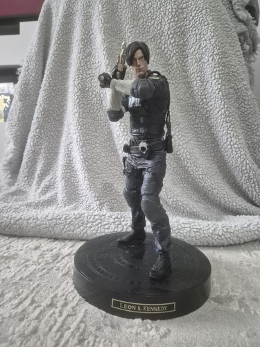 Resident evil leon - evil,