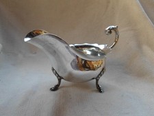 WALKER & HALL 51874 SILVER PLATED SAUCE JUG GRAVY BOAT EPNS SCROLL HANDLE