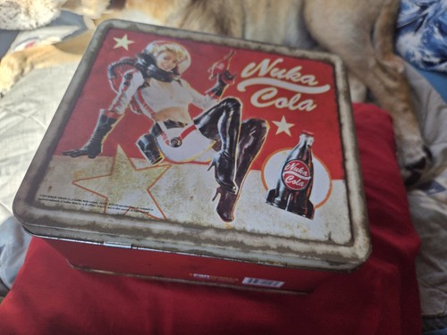 Vintage style lunch box - style,