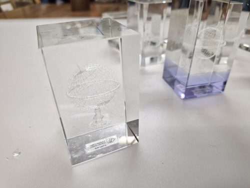 Crystal clear collectables - clear,