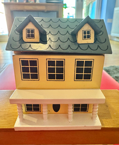 Dolls house miniature dolls