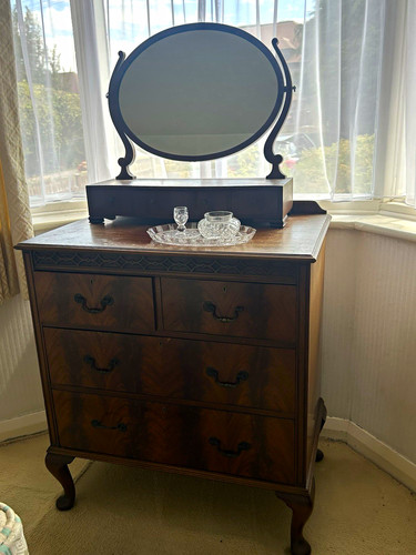 Dark wood dressing - dark, with