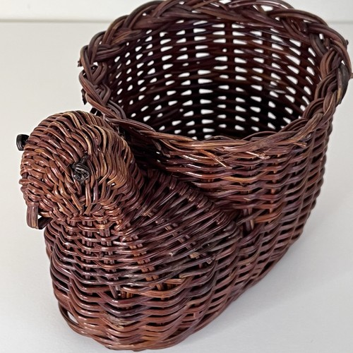 Vtg rattan chicken egg basket - chicken,